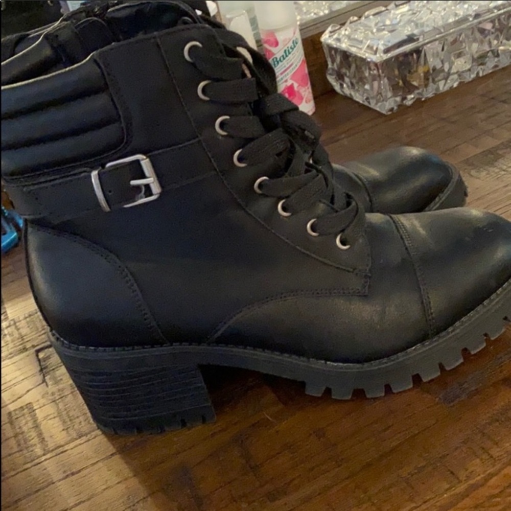 Combat boots